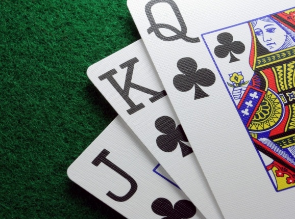 Dlaczego w kasynie online warto wybrać poker?